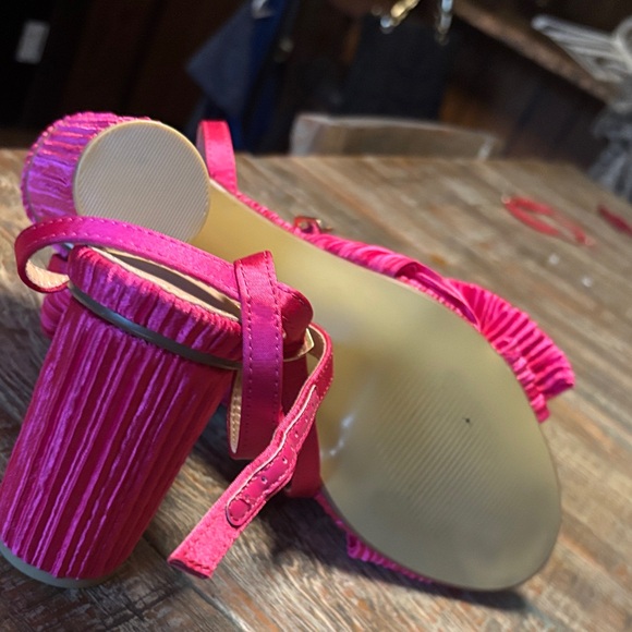 Vibrant Pink Bow Heels - Picture 5 of 5